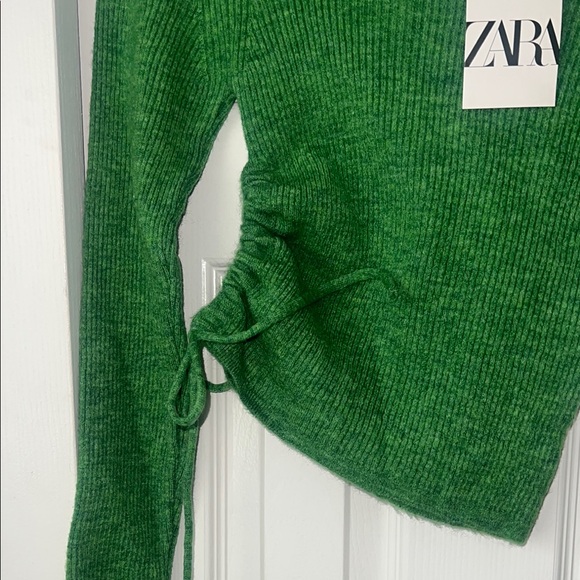 Zara Green Sweater With opening on the side - Picture 2 of 7